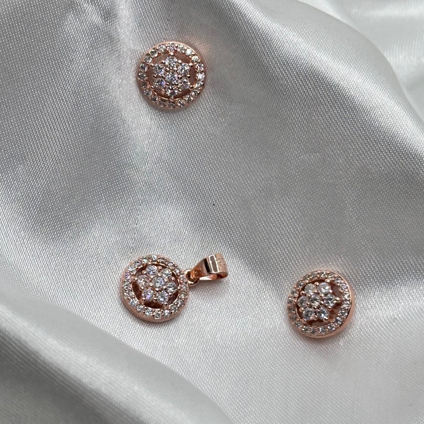 Radiant Rose Gold Pendant Set with Round Diamond Cluster Design