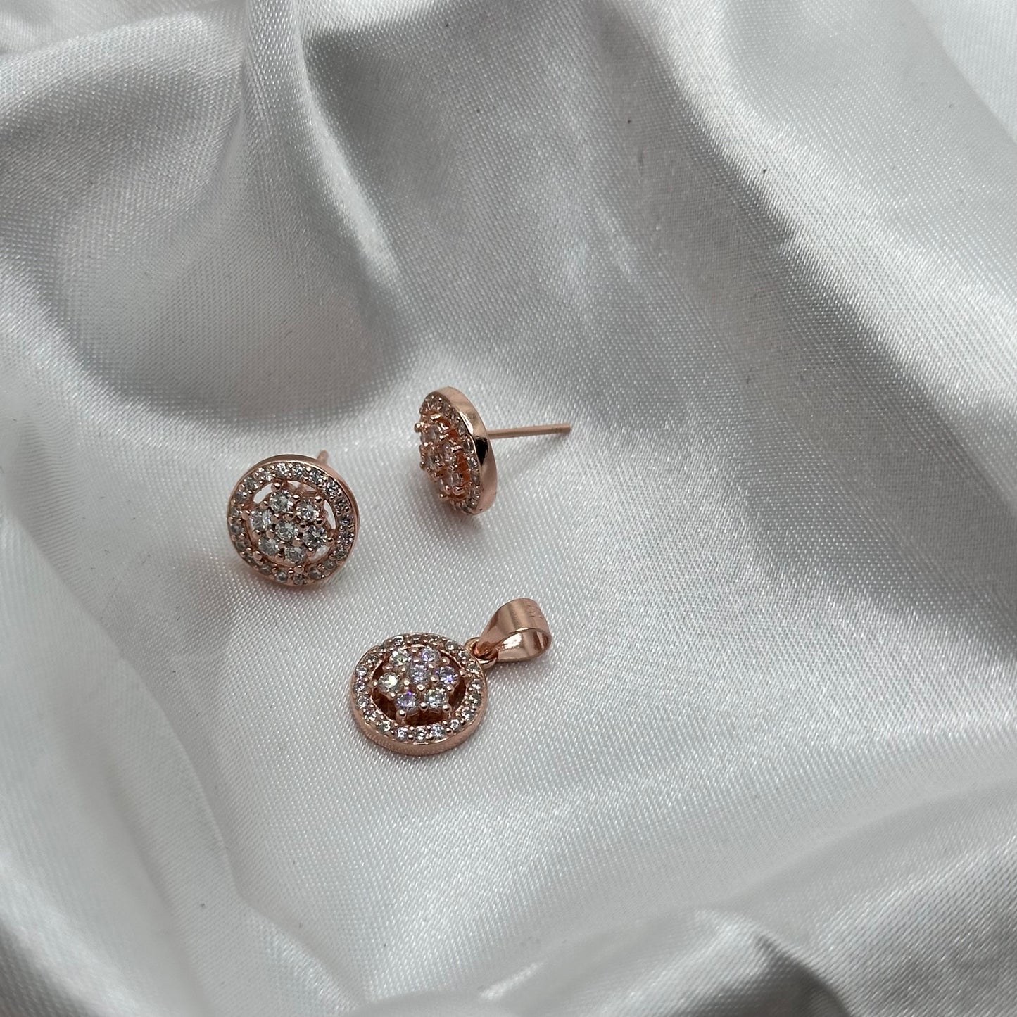 Radiant Rose Gold Pendant Set with Round Diamond Cluster Design