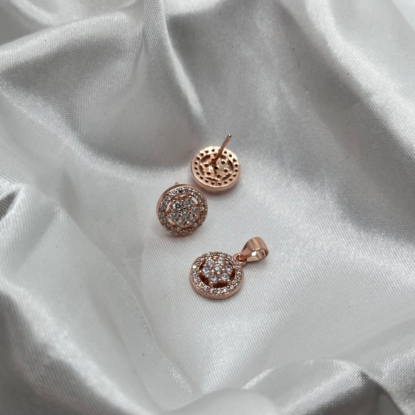 Radiant Rose Gold Pendant Set with Round Diamond Cluster Design