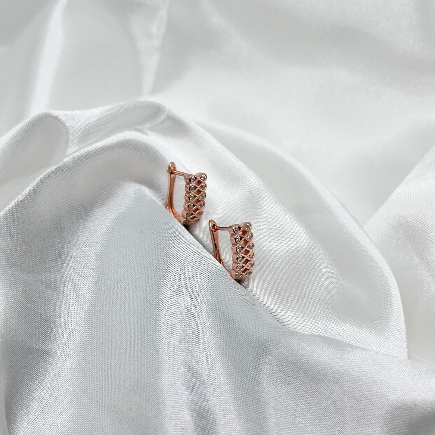 Hoop Earrings with Diamond-Encrusted Stripes