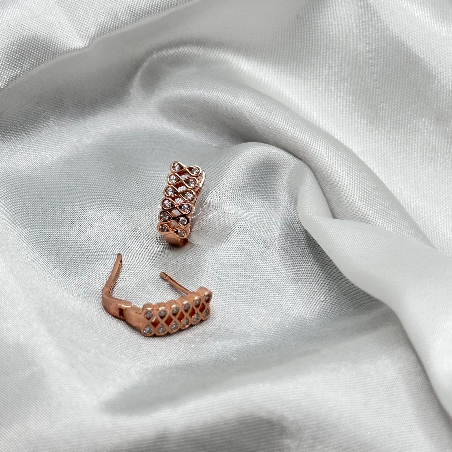 Hoop Earrings with Diamond-Encrusted Stripes