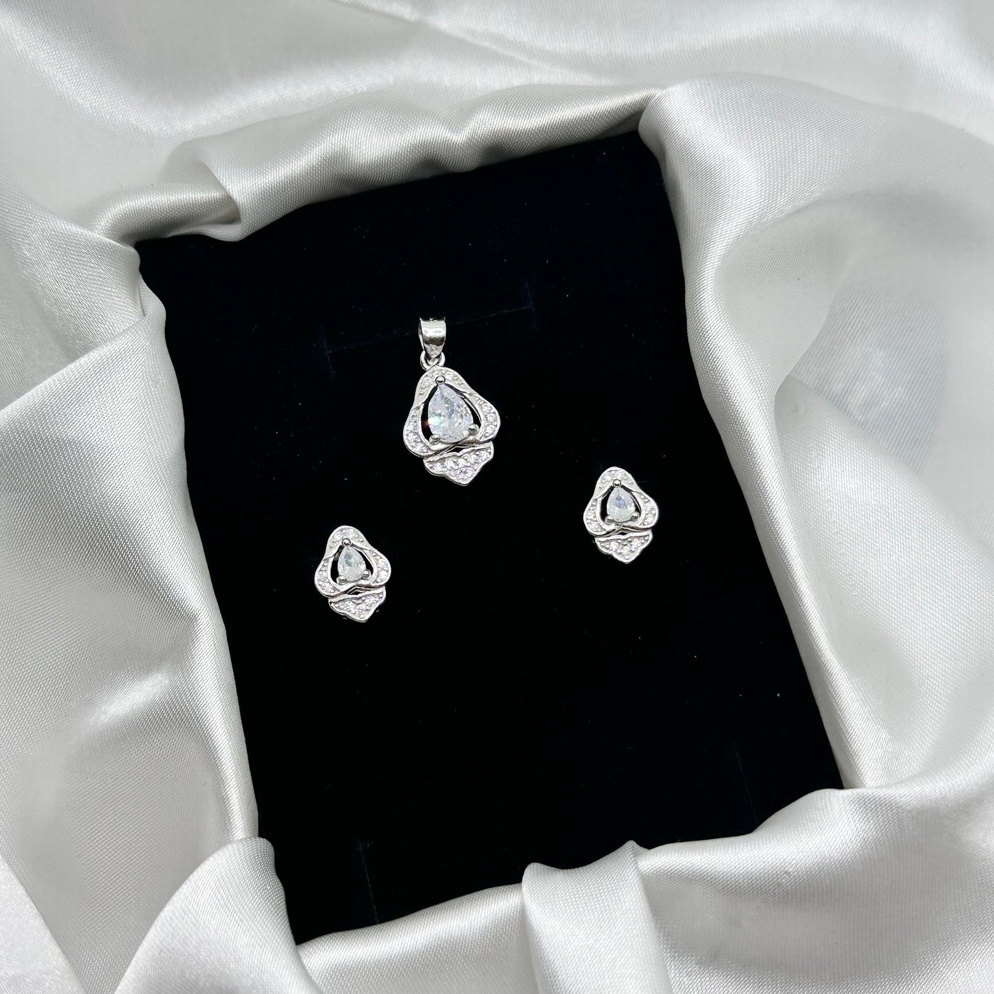 Crystalline Teardrop Pendant Set