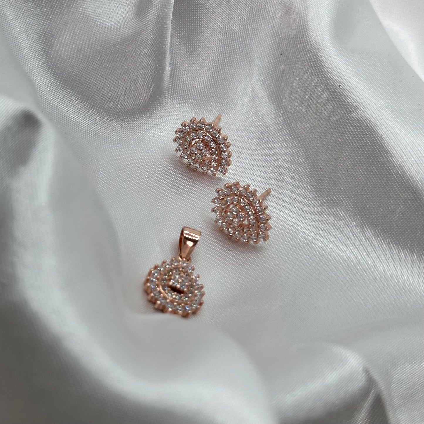 Oval Cluster Halo Rose Gold Pendant Set