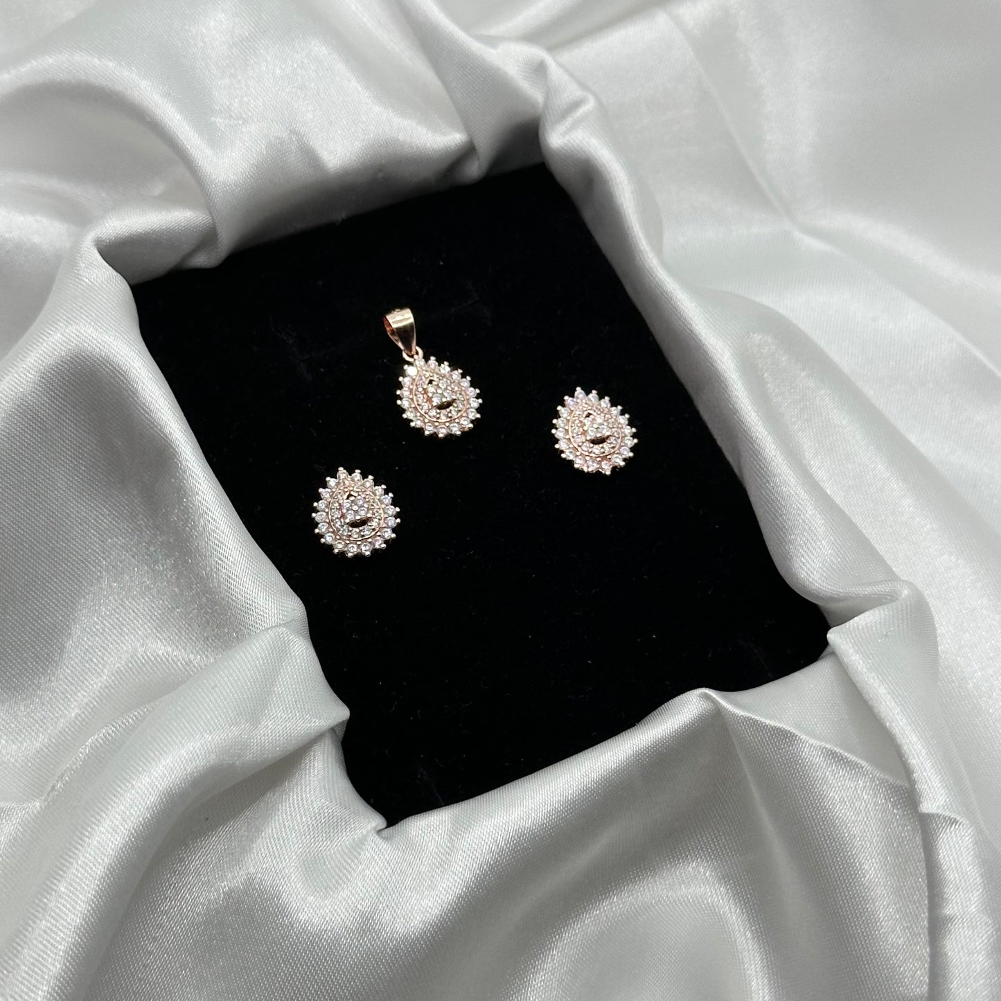 Oval Cluster Halo Rose Gold Pendant Set
