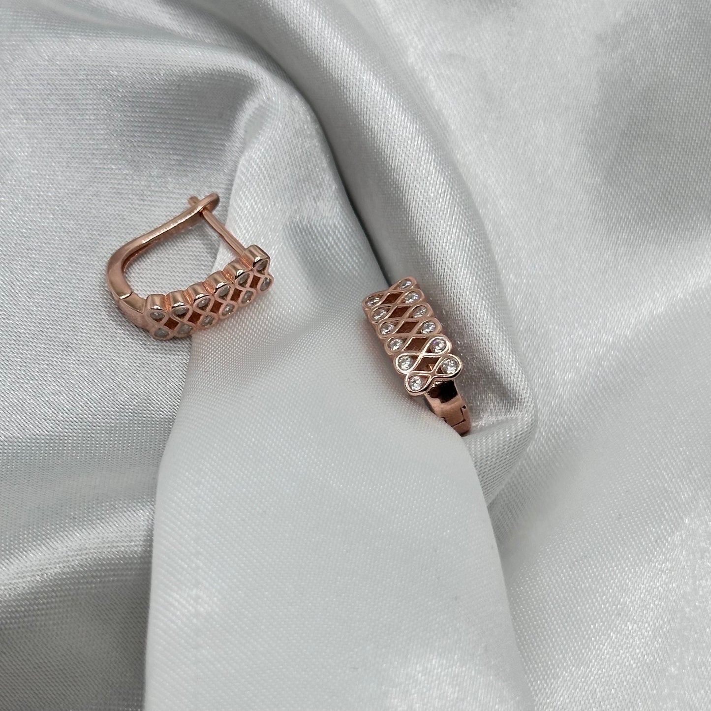 Hoop Earrings with Diamond-Encrusted Stripes