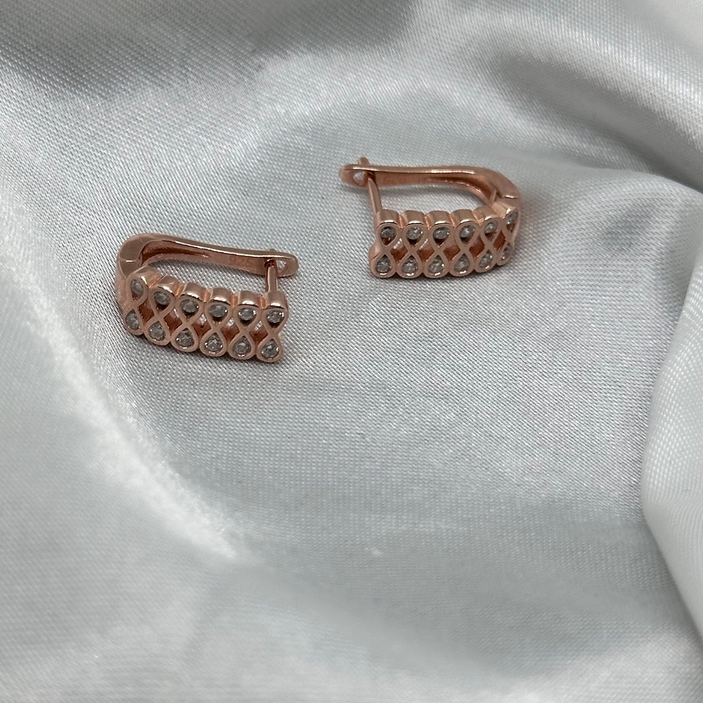 Hoop Earrings with Diamond-Encrusted Stripes