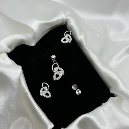 Triquetra Pendant Set