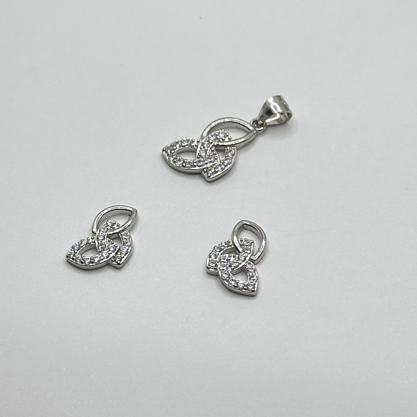 Triquetra Pendant Set